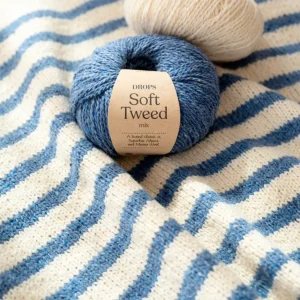 Drops Soft Tweed garn strikket i striber